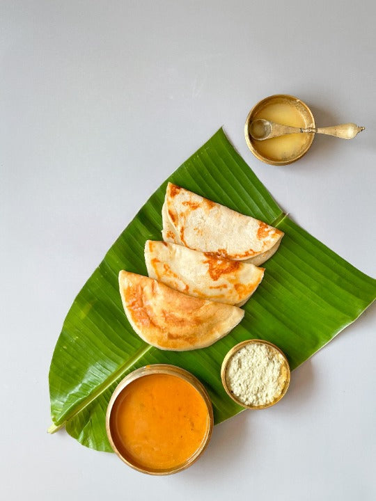 Idli - Dosa Combo (Idli, dosa, coconut chutney, sambar, molgapodi)